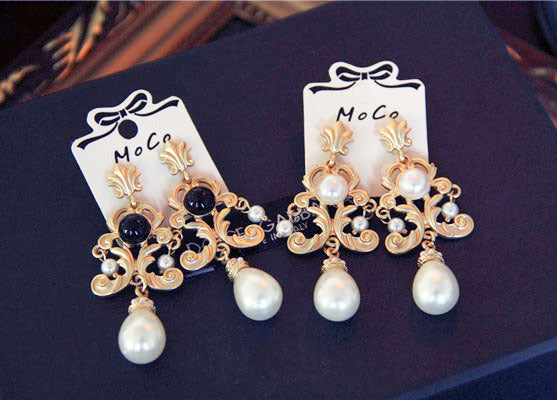 Exaggerated Fashion Pearl Earrings in Baroque Style