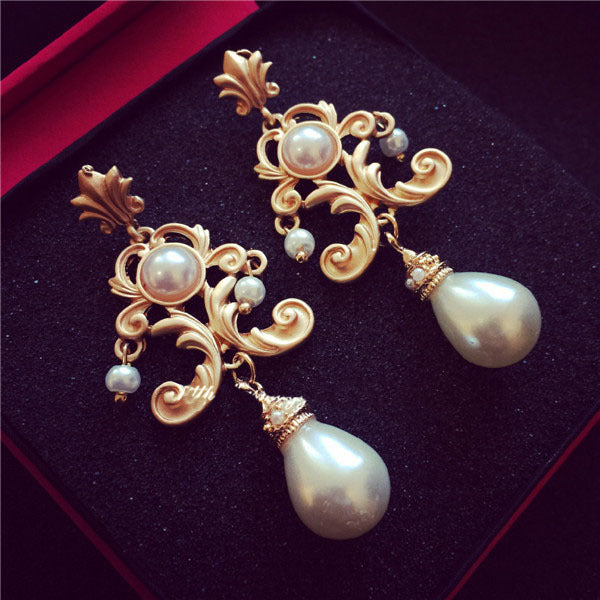 Exaggerated Fashion Pearl Earrings in Baroque Style