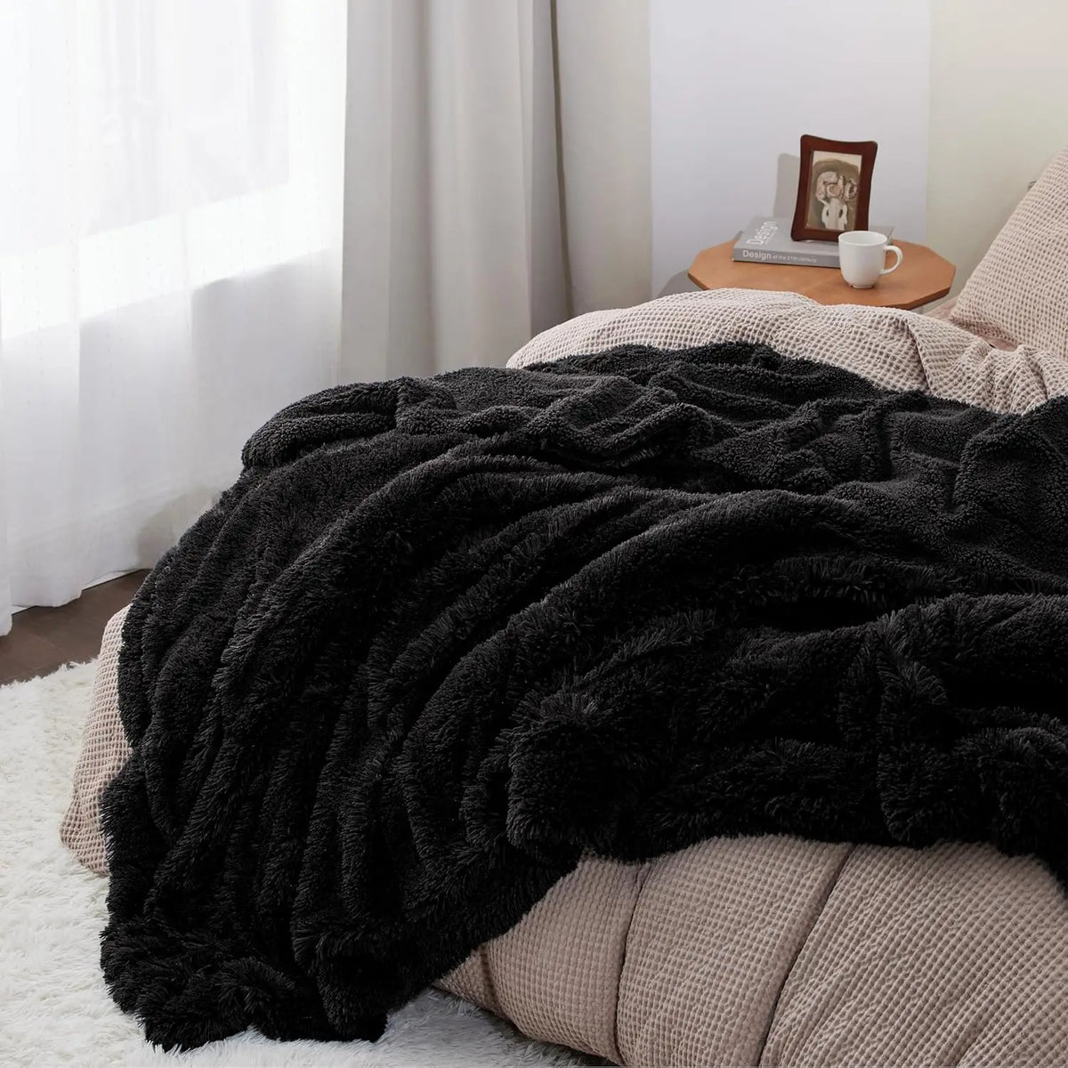 Black Fluffy Faux Fur Sherpa Throw Blanket - Soft Plush Reversible Blanket for Couch & Bed