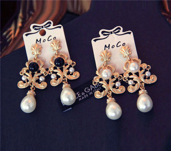 Exaggerated Fashion Pearl Earrings in Baroque Style
