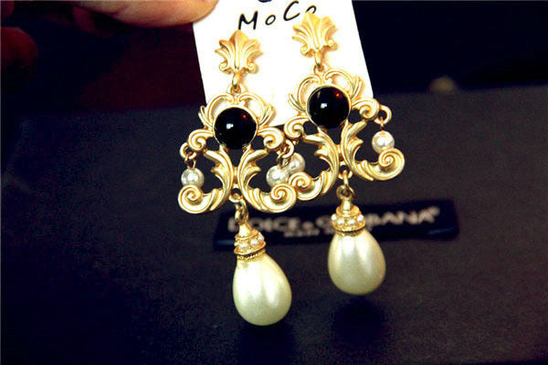 Exaggerated Fashion Pearl Earrings in Baroque Style