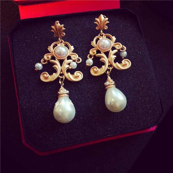 Exaggerated Fashion Pearl Earrings in Baroque Style